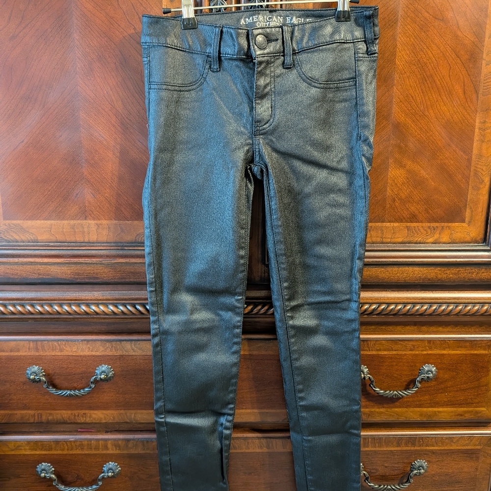 American Eagle Black Shine Pant Jegging Stretch Size 4 Leather Look - Picture 8 of 8